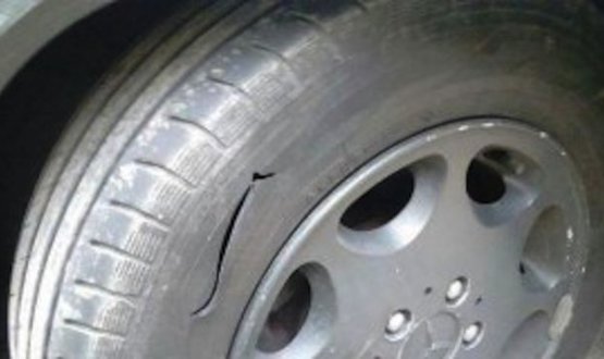 Отмъщение - жена наряза гуми на друга