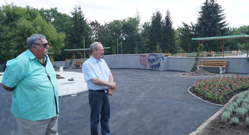 Кметът инспектира ремонта на парк „Роден кът“ в Търговище