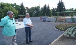 Кметът инспектира ремонта на парк „Роден кът“ в Търговище