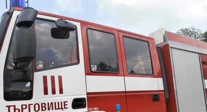 Пожарникари гасиха запалени комини в Търговище и Попово 