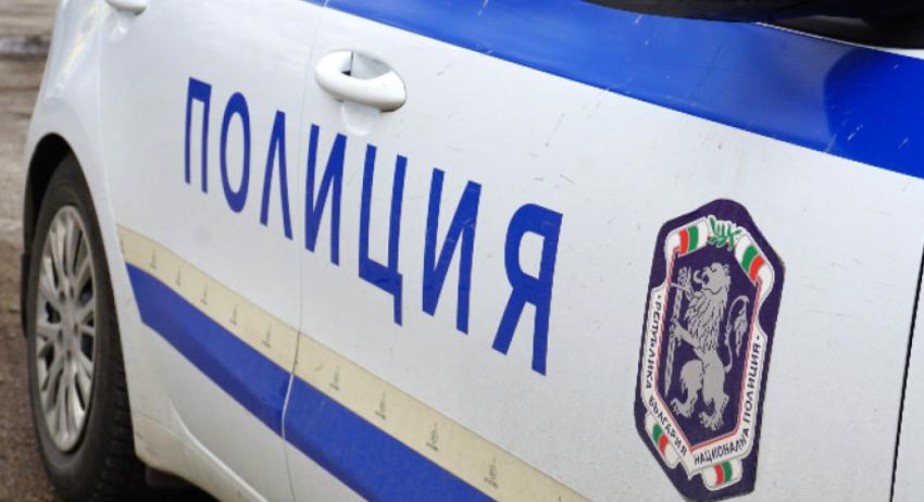 Задържаха трима за увреждане на автомобили 