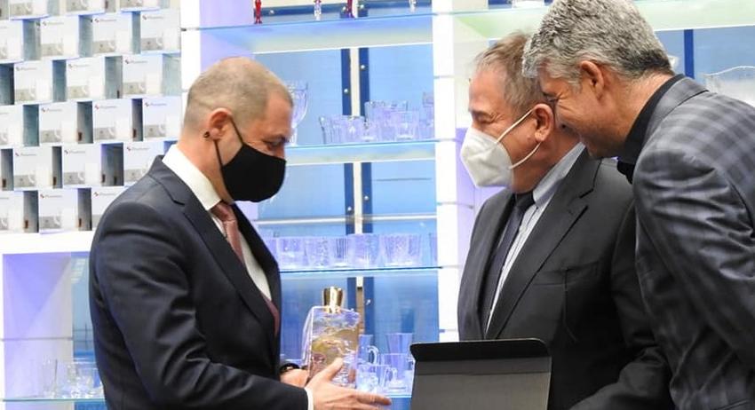 60 000 чаши с анти-ковид покритие за здравните работници