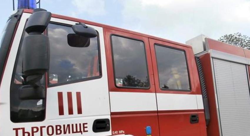 Електрическо табло гасиха пожарникари в Попово 
