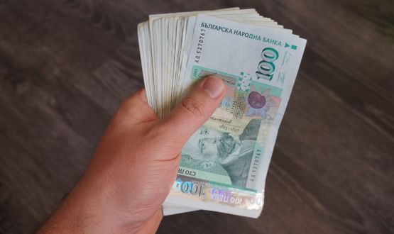 Откраднаха 7800 лева от възрастен мъж в Търговище 
