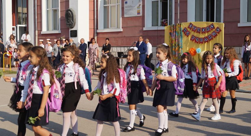 Над 5600 ученици прекрачиха прага на училищата в община Търговище