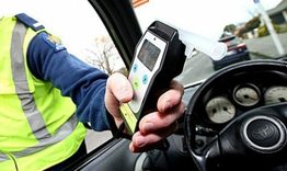 Задържаха двама пияни водачи, единият - неправоспособен