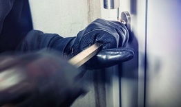 Взломна кражба разследват в Омуртаг