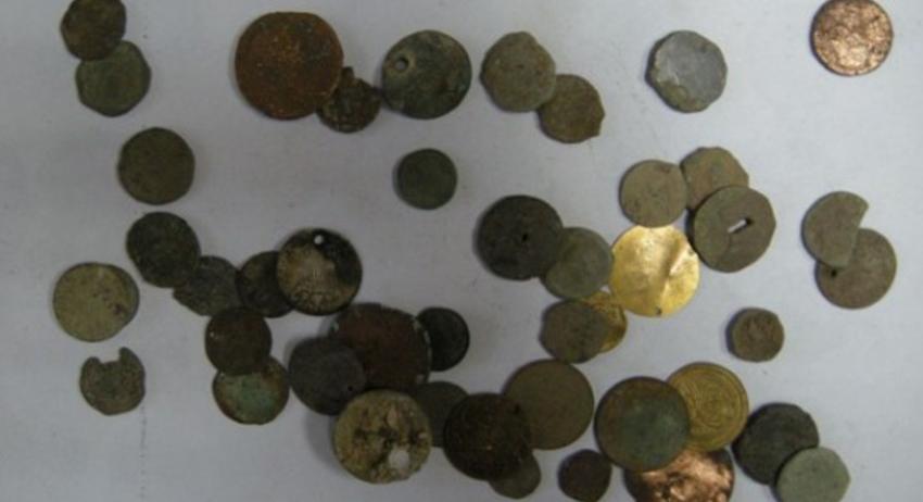 12 антични монети и два метал-детектора са иззети от мъж в Търговище 