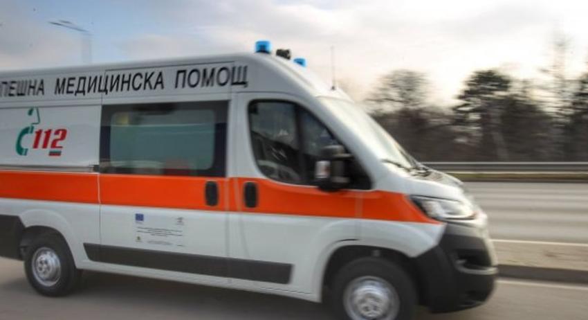 Трима души при катастрофа между два леки и един товарен автомобил в Омуртаг  