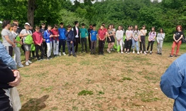 Ученици, горски и експерти на РИОСВ - Шумен почистиха защитена местност „Божур поляна“