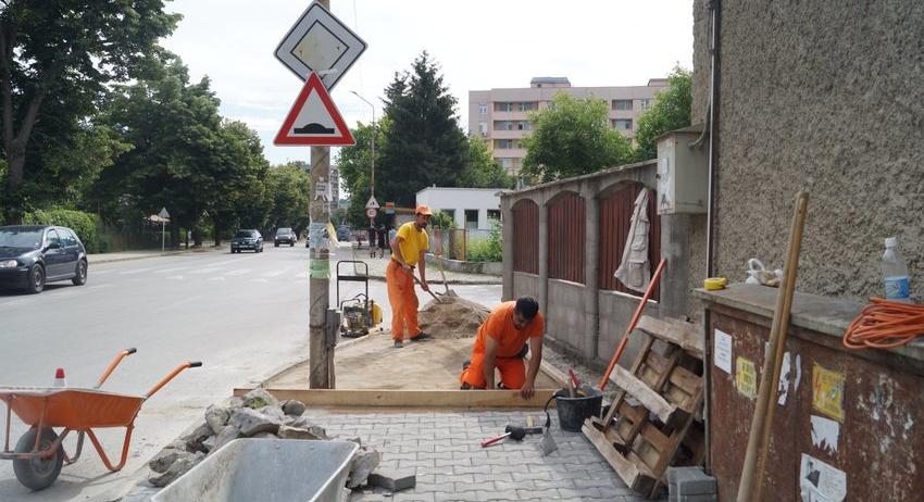 Продължават ремонтите на парковата и уличната инфраструктура в Търговище