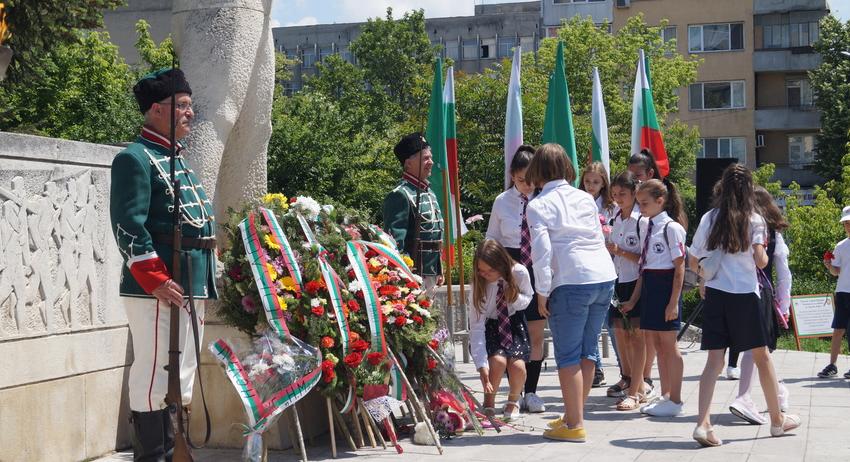 Търговище се поклони пред делото на Ботев и на загиналите за свободата и независимостта на България
