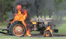 Пожар в трактор 
