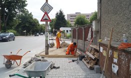 Продължават ремонтите на парковата и уличната инфраструктура в Търговище