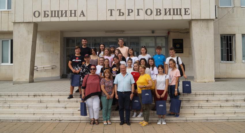 Ученици от румънското Търговище гостуваха в местната администрация