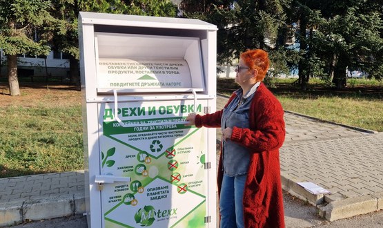124 тона текстилни отпадъци са оползотворени от контейнерите за дрехи в Търговище