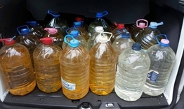 Полицаи иззеха 55 литра ракия от частен дом 