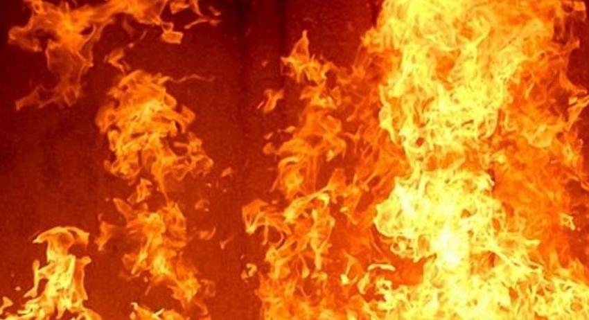 Мъж с обгаряния след пожар в къща в село Осен