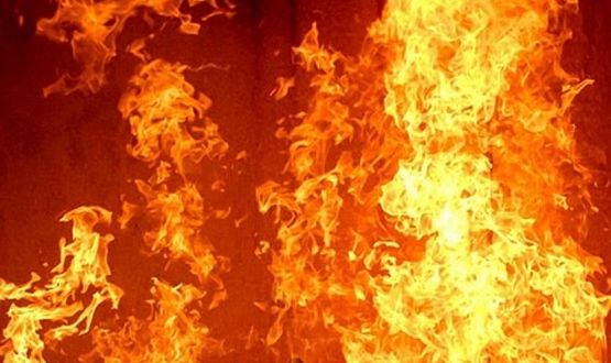 Мъж с обгаряния след пожар в къща в село Осен