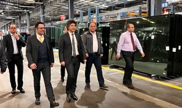 Министър Пулев посети стъкларските заводи в Търговище