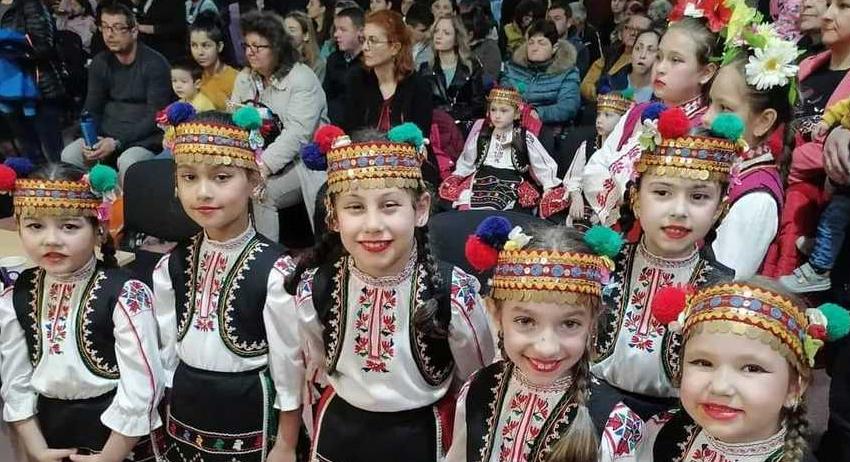 Детска фолклорна школа "Търговище" се завърна с награди от национален фестивал в Котел 