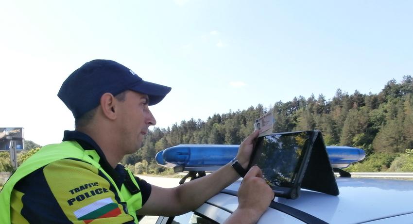 Най-често водачите не спазват изискванията на пътните знаци и маркировката