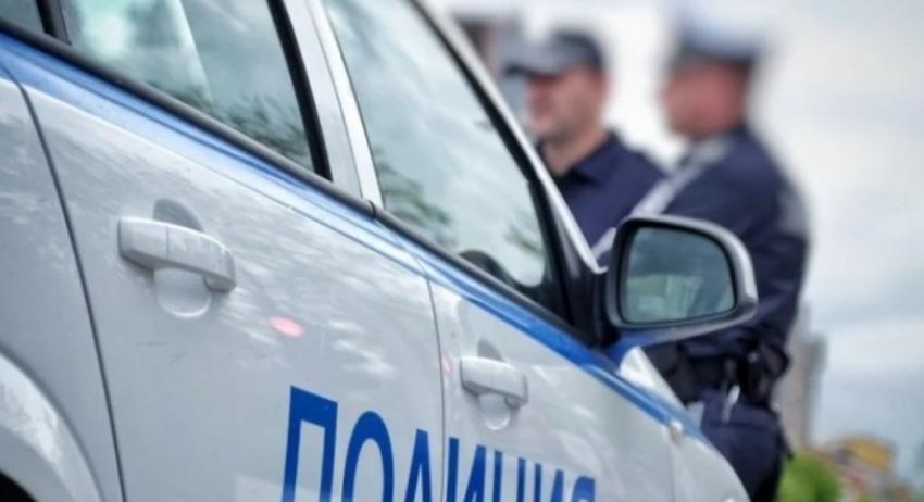 При специализирана акция е установено предлагане за продажба на  артикули на защитени търговски марки