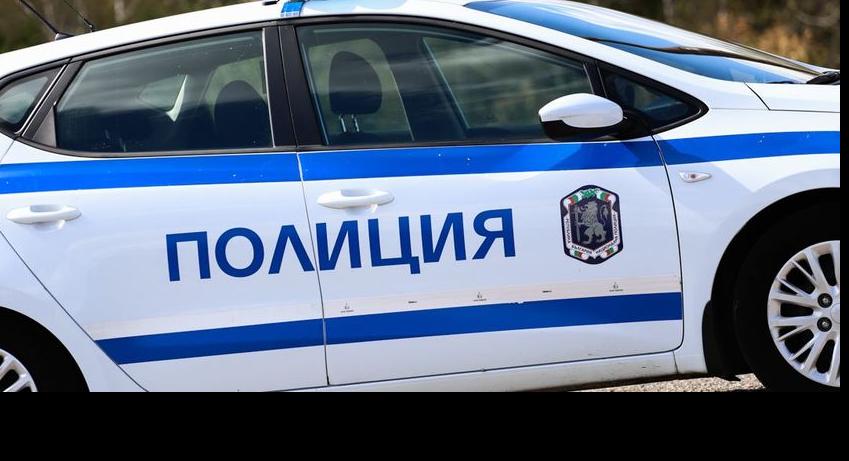 Млад мъж е задържан с полицейска мярка за притежание на наркотично вещество с цел разпространение