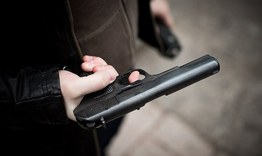 18-годишен гърмя с пистолет пред заведение в Търговище 