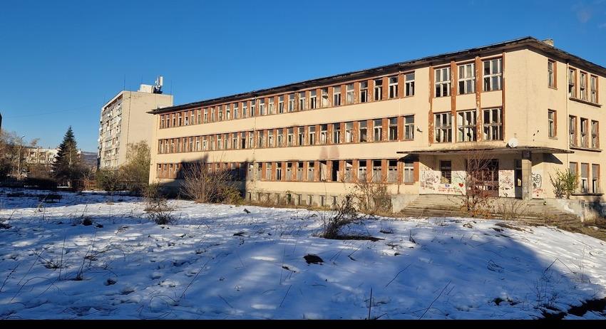 Предоставят на II СУ сградата на Начално училище „Ангел Каралийчев“