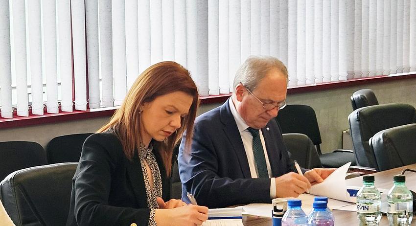 Кметът на Търговище подписа договори за над 14 млн. лв. с МРРБ