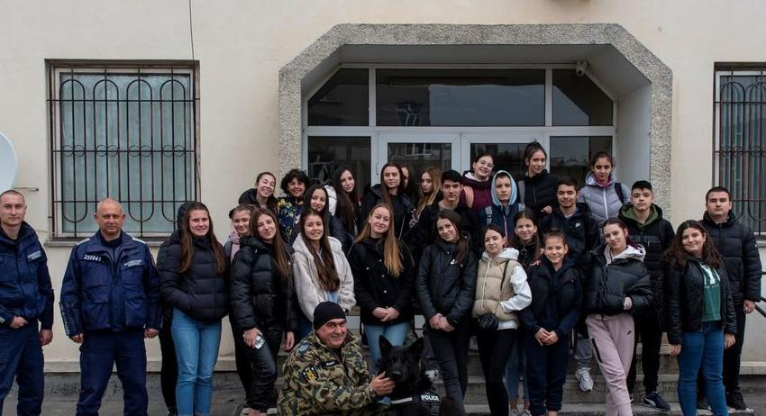 Осмокласници от търговищко средно училище гостуваха в РУ-Търговище