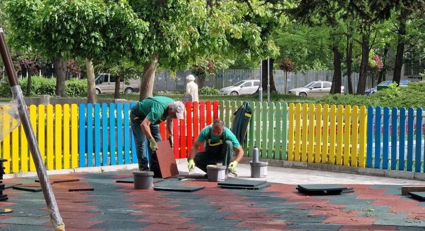 Обновяват детски площадки в Търговище