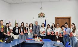 Областният управител на Търговище Гергана Цонева се срещна с ученици от Второ СУ "Проф.Никола Маринов"