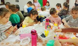 Деца изработиха писани яйца в РИМ-Търговище