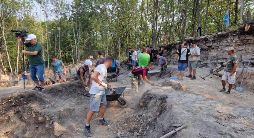 Една от най-добре запазените крепостни стени в България разкриват на Мисионис