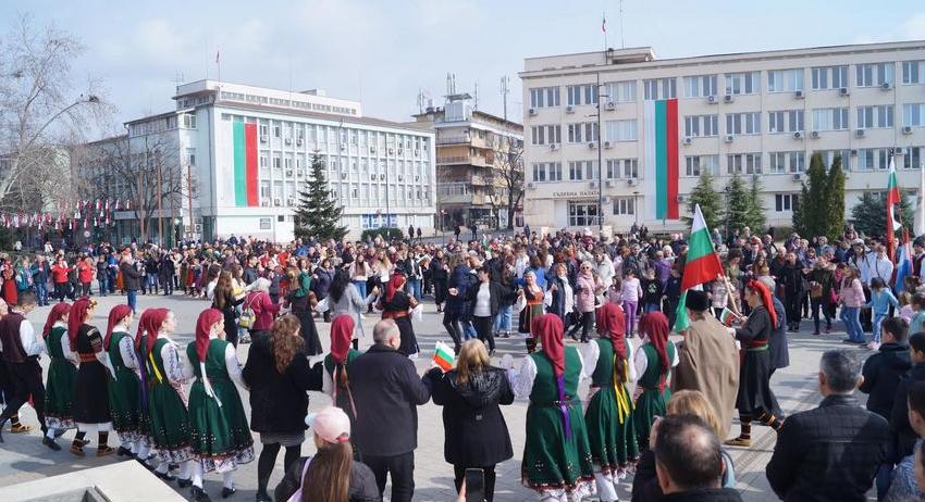 С празник на площада и фолклорна инициатива ще бъде отбелязан 3 март