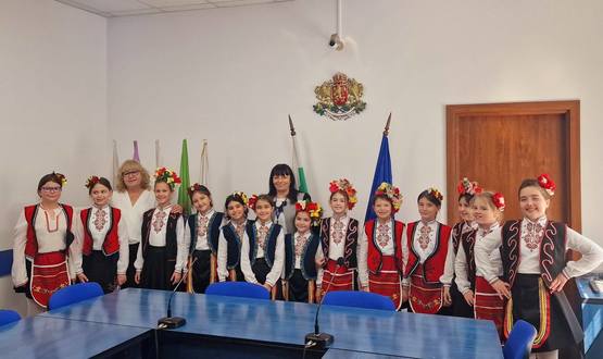 Лазарки гостуваха в Областната администрация
