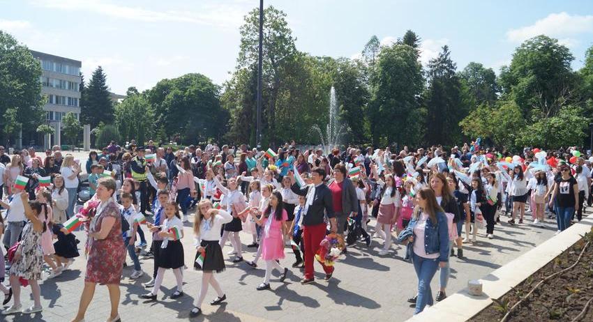 С празнично шествие и дефиле на зрелостниците ще се отбележи 24 май в Търговище