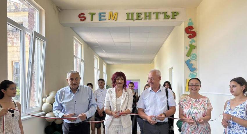 Откриха STEM център в Обединено училище „Христо Ботев“ – с. Макариополско.