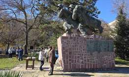 Възпоменателна церемония пред Войнишкия паметник