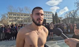 Пламен Донев спаси кръста в Търговище