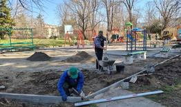 Общинското предприятие „Флора“ обновява детски площадки