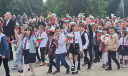 Близо 5000 души се включиха в празничното шествие за 24 май