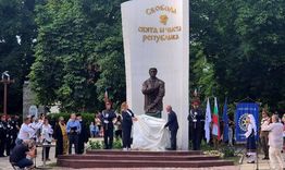 Откриха паметник на Васил Левски